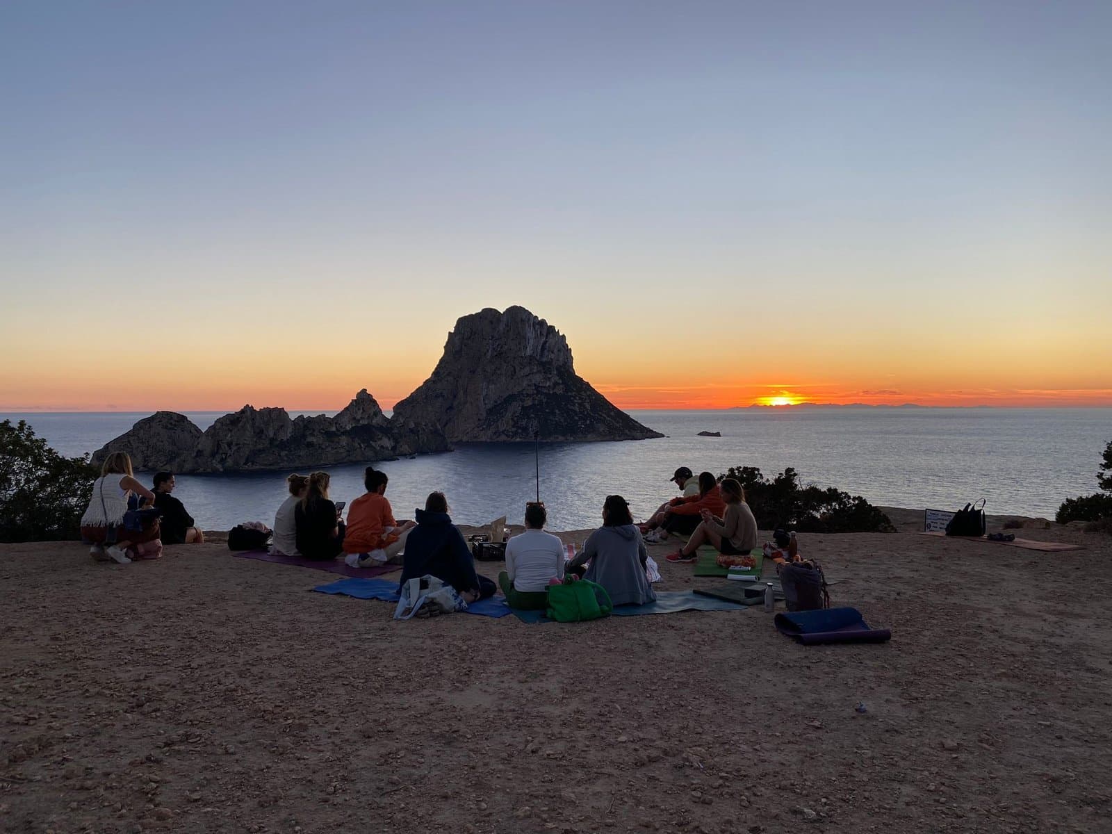 Picnic devant Es Vedrà, Ibiza — préparé par Virgile